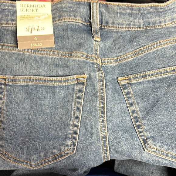 NWTS Style & Co Mid-Rise Frayed Denim Bermuda Shorts Size 4 (A1) - Picture 2 of 5